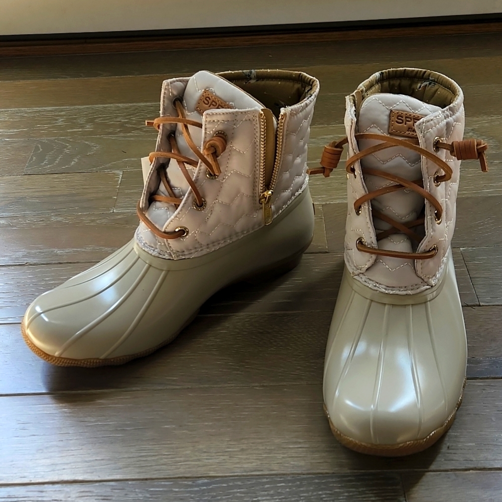 Sperry waterproof boots. Tan, size 8, inner duck decal lining. Cute and fun!